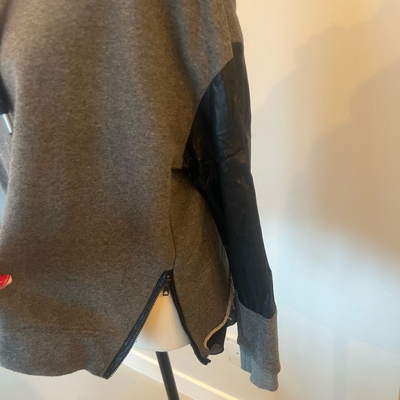 Trendy Grey Hoodie w/ Faux Leather Sleeves & Cut-Out Back – Size Small (Fits M) - Picture 6 of 15